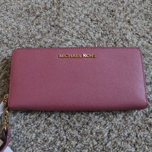 Michael Kors Jet Set Travel Continental Wallet